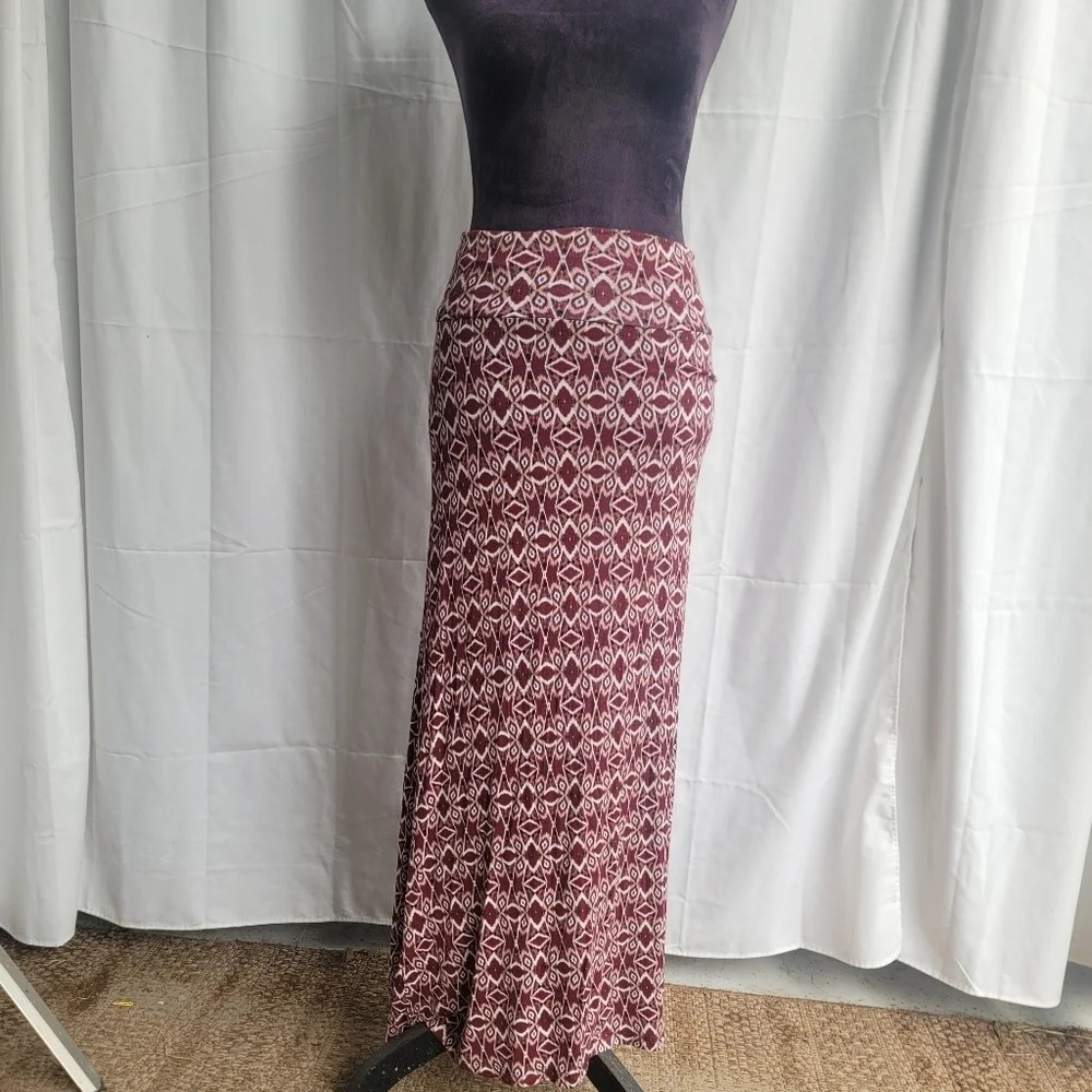 Wet Seal Womens Maxi Burgundy White Geo Pattern Maxi Skirt Soft Rayon Stretch XS